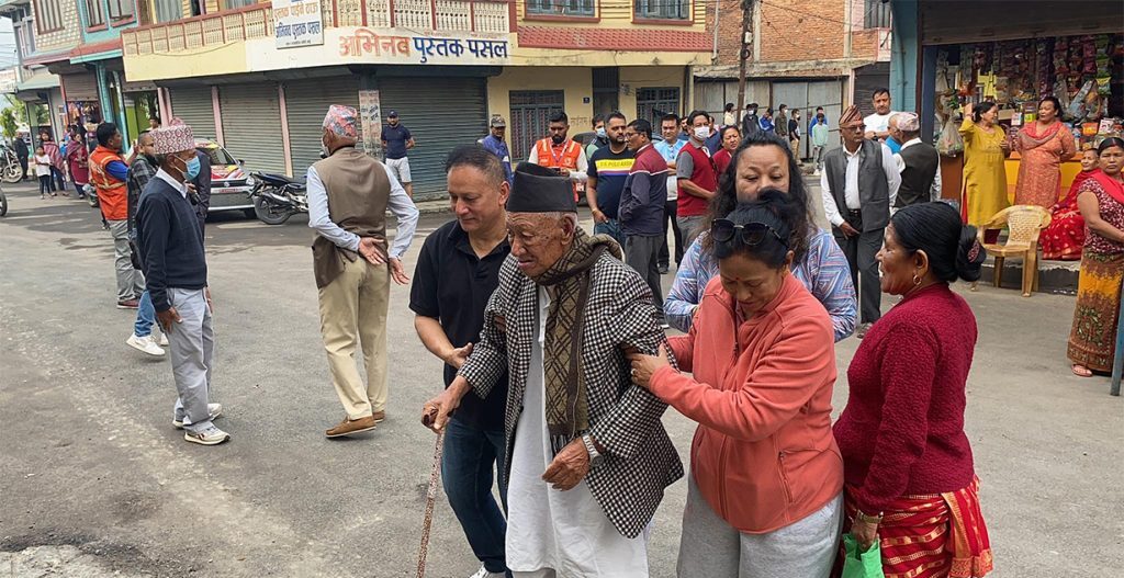 तनहुँ १ मा शान्तिपूर्ण रुपमा मतदान जारी, स्वर्णिम र सर्वेन्द्रले भोट हाल्न नपाउने