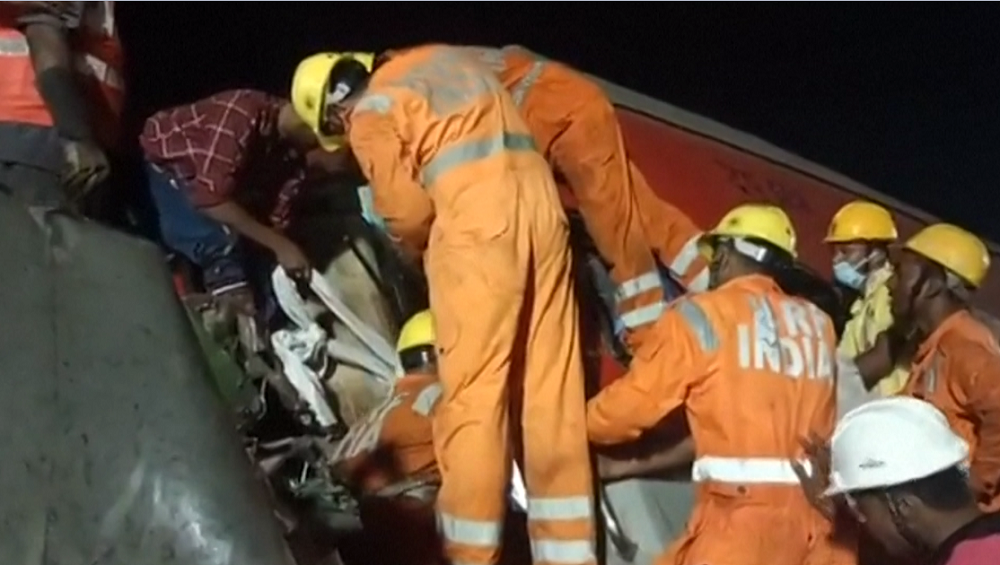 भारतको ओडिशामा रेल दुर्घटना हुँदा २ सय ३३ जनाको मृत्यु