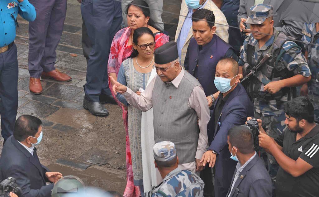 पत्नी शोकमा रहेका प्रचण्डलाई भेट्न नर्भिक पुगे नेताहरु