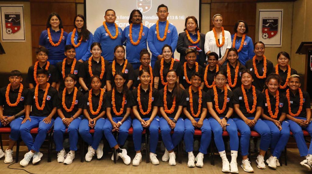 बंगलादेशविरुद्ध मैत्रीपूर्ण फुटबल खेल्न जाने महिला टोलीको बिदाइ