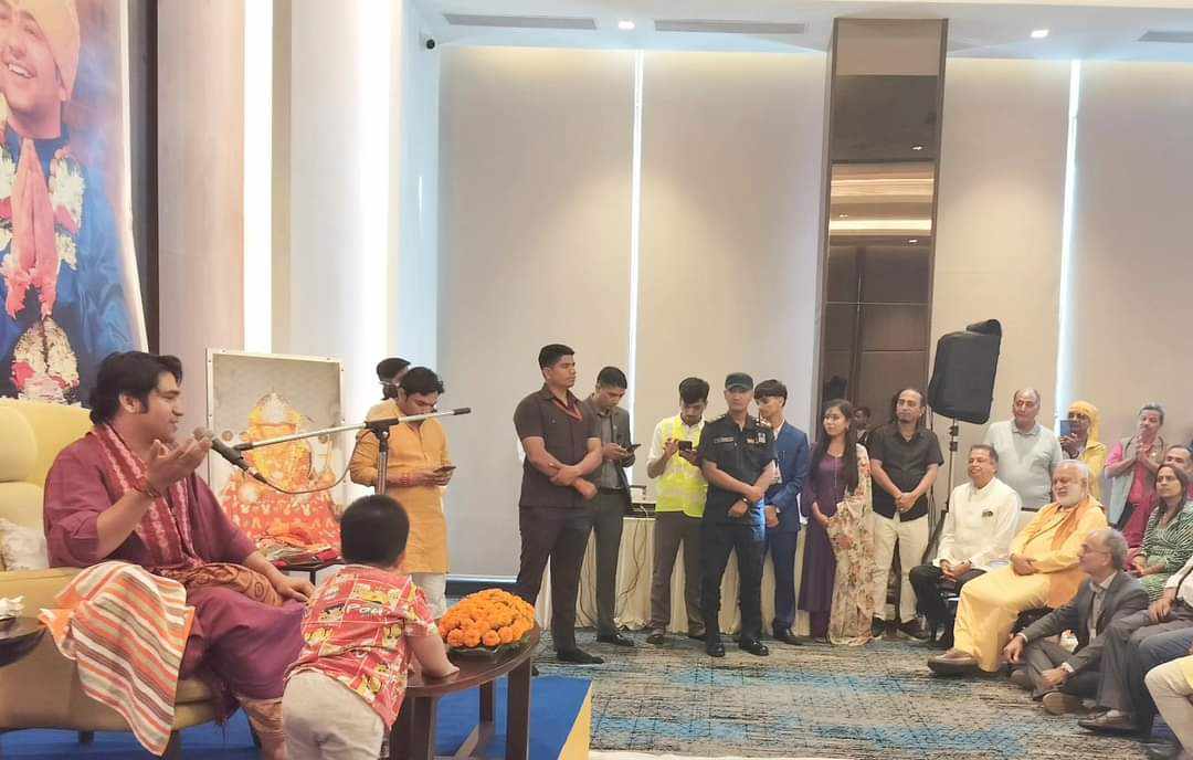 राष्ट्रपति र प्रधानमन्त्रीले धीरेन्द्र शास्त्रीसँग भेट्न मानेन्