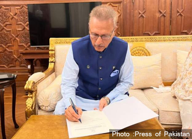 पाकिस्तानका राष्ट्रपतिद्धारा संसद भंग