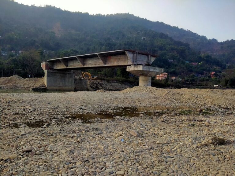 ७ वर्षमा ३ पटक म्याद थप्दा पनि सम्पन्न भएन आँधीखोला पुल निर्माण