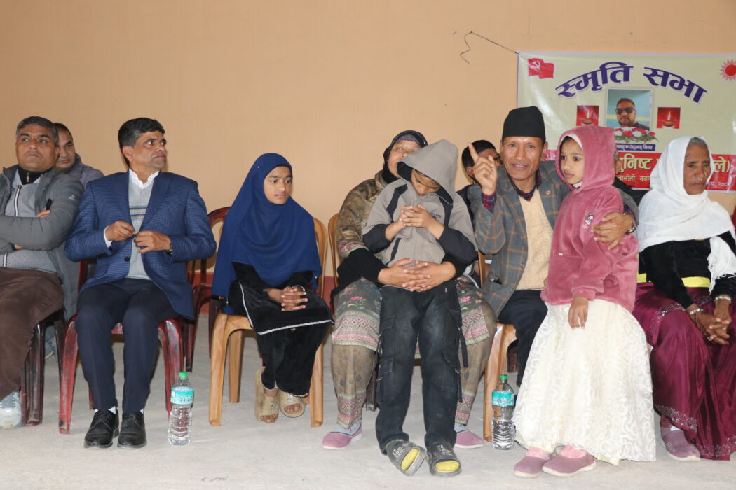 अरु पार्टीका उम्मेद्वार भोट माग्न हिँडिरहेको बाटो पनि नेकपा एमालेकै जनप्रतिनिधिहरुले बनाएको एमाले नेता महतको दावि