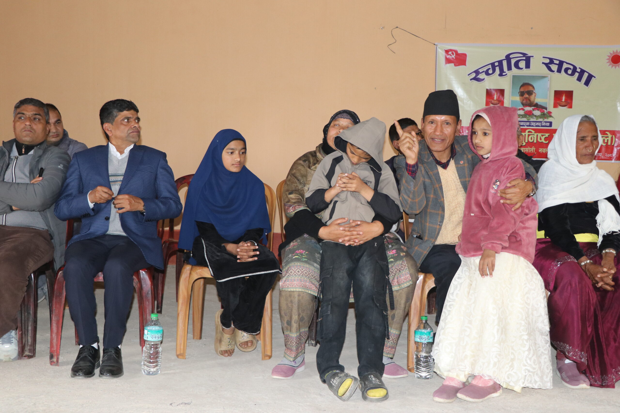 अरु पार्टीका उम्मेद्वार भोट माग्न हिँडिरहेको बाटो पनि नेकपा एमालेकै जनप्रतिनिधिहरुले बनाएको एमाले नेता महतको दावि