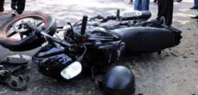 ३ मोटरसाइकल एकआपसमा ठोक्किँदा एकको मृत्यु/दुई घाइते